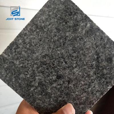 China Modern Honed Flamed Bush Hammered 10x10cm Split Cobblestone Paver For Landscaping for sale