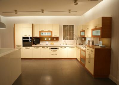 China Custom White Glossy UV Kitchen Cabinet Melamine Faced Chipboard Carcass Waterproof for sale