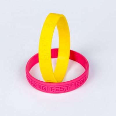 China Man Casual/Sport Logo Silicone Embossed Wristband Fashion Custom Made Bracelet for sale