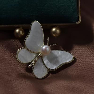 China Pin Jewelry Natural Freshwater Pearl Fashion High Grade Shell Butterfly Brooch for sale