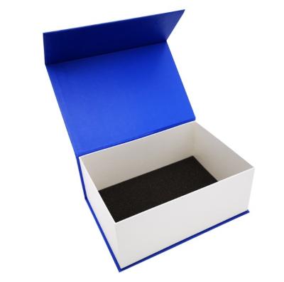 China Materials Dongguan Factory Recycled Cardboard Bespoke Magnetic Closure Box Custom Gift Box With Silver Hot Stamp Logo for sale