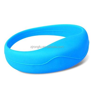 China Flash Concert Luminous Aid Vibration Silicone Maker LED Wristband Wristband Attend Party Decorations RF-652 for sale