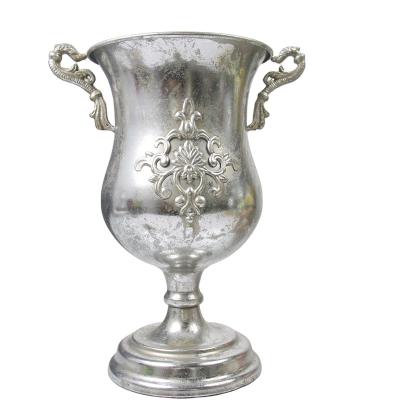 China Factory wholesale price traditional metal vase wedding decoration vase garden centerpiece vase. for sale