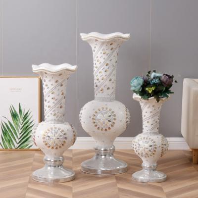 China Modern cheap white decorative tabletop hotel wedding vase resin decorative vase for sale