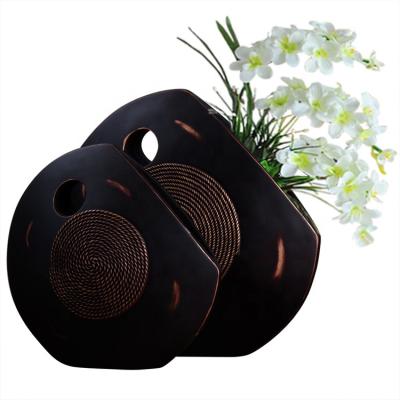 China Customized Artistic Drawing Matt Black Decoration Created Fiberglass Matt Black Wood Flower Pot Modern Artwork Vase for sale