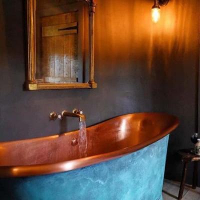 China Traditional Hand Hammered Vintage Green Feature Antique Copper Hot Tubs Customize Freestanding Bathtub for sale