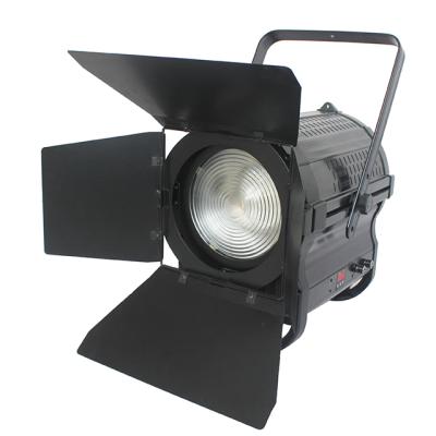 中国 Studio LED 5600K fresnel video spot light 200W for film and TV 販売のため