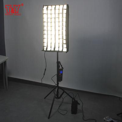 中国 Portable outdoor photography studio dimmable softbox video light kit 販売のため