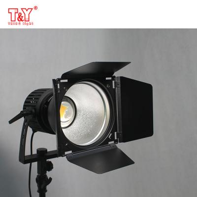 中国 Studio led video light portable battery powered photography light 5600k 販売のため