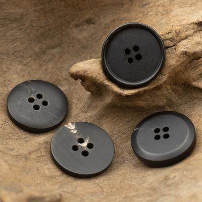 China Sustainable Matte Round Rim Genuine Horn Buttons 4 Hole Classic Wholesale Factory Full Size Black Button High Quality for sale