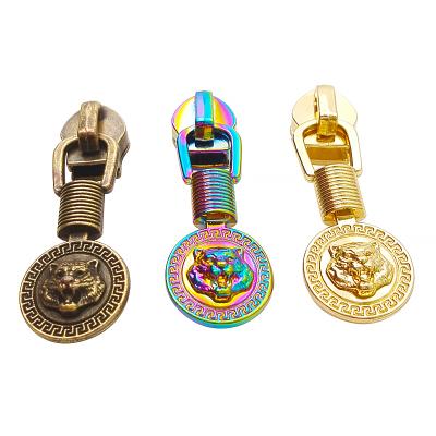 China New Design Clothing Zipper Puller Custom Metal Puller Main Zipper Slider Zinc Alloy Nickel Free for sale