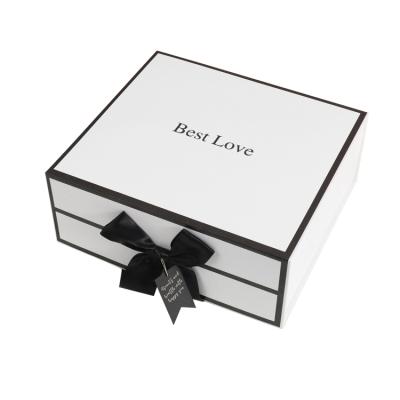 China Recyclable Biodegradable Packaging Flowers Shoes Perfume Cardboard Boxes Personalized Custom Logo Wedding Paper Box Magnetic Gift Box for sale