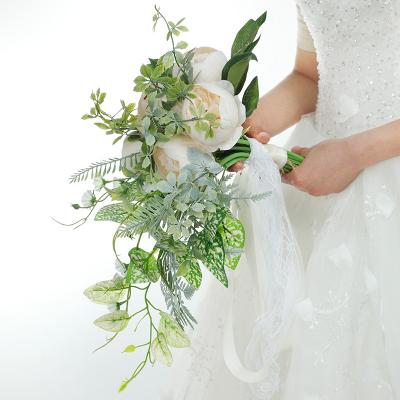 China New Design Wedding Party Supplies Home Decoration Handmade Dinner Artificial Flowers Hand Bouquet Wedding for sale