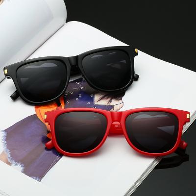 China Fashion Sunglasses Factory OEM Square Heart Sun Glasses Custom Printed Logo Sunglasses Case for sale