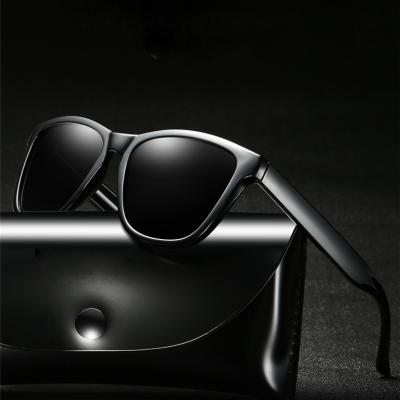 China Fashion Sunglasses 2022 Fashion Men Women Fashion Mirror Lens Polarized Sun Glasses For Men Custom Logo for sale