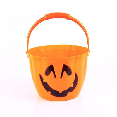 China Wholesale Modern Kids Led Light Up Pumpkin Halloween Candy Bucket Personalized Halloween Buckets Night Lights for sale