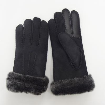 China Best Winter Warm Selling Soft Shearling Fur Touch Screen Sheepskin Gloves for sale