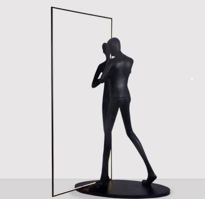 China 2021 New Design Modern Art Floor Lamp Hotel Art Floor Lamp Large Modern Black Resin Floor Lamp Custom Decoration People for sale