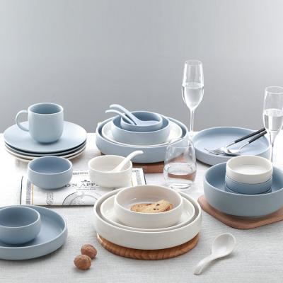 China Viable European Style Tableware Bone China Dinnerware Blue White Fine Dinner Set For Restaurant for sale