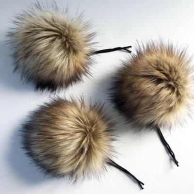 China Eco-Friendly Faux Fur Pompom Fashion Faux Raccoon Fur Pompom On Beanie Hat Faux Fur Ball Pompom for sale