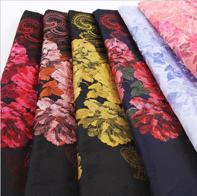 China SUSTAINABLE POLYESTER AND NEW METALLIC DESIGN WOVEN BROCARD JACQUARD FABRIC FOR GARMENT for sale