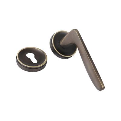 China Nordic gold silent pure simple brass bedroom household brass split door handles with lock interior doors for sale