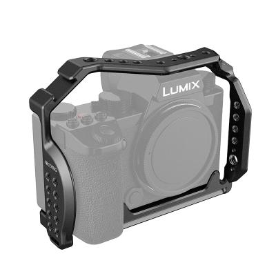 China New Style High Quality Aluminum Alloy Oxided Black Camera Rig Cage Kit Apply To Lumix S5 for sale