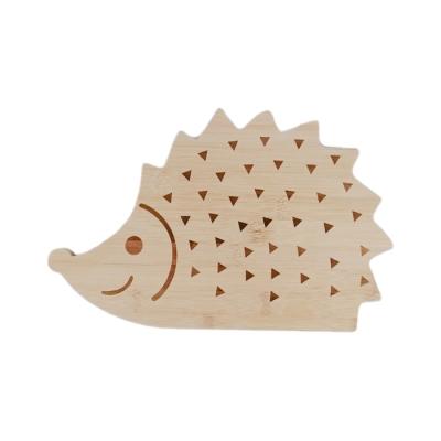 China Disposable Environmental Nature Adorable Shape Bamboo Cutting Cutting Board Hedgehog Christmas Tree Shape for sale