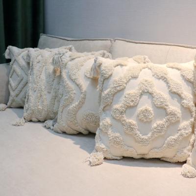 China Newly designed anti-static fashion beige under-beige tufted luxurious pillowcase with fringe decoration for sale