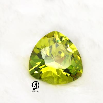 China 20*20mm Trillion Color Change Peridot Triangle CZ Gemstone Cut Apple Green Gemstone Jewelry Wholesale for sale