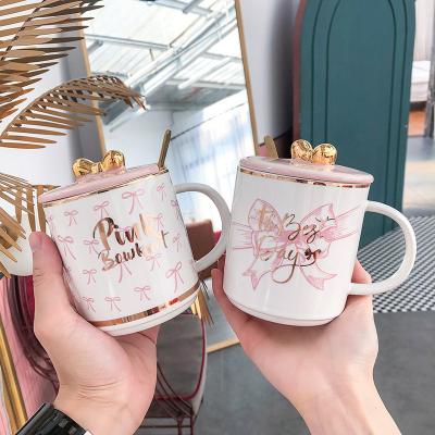 China 2022 Hot Selling Viable Gold Bow Knot Lid Coffee Cup Ceramic Mug Rose Gold Rim Ceramic Hand Painted Mugs Wholesale for sale