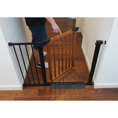 China Retractable Baby Gate Amazon Heat Selling Baby Safety Gate Extension Stair Safety Gate Wood Safety Gate for sale