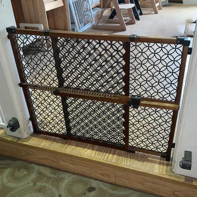 China High Quality Viable Dog Barriers Dog Safety Gate Dog Gate Kingbo Pet Gate for sale