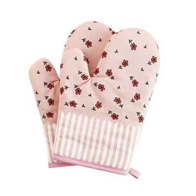 China New Pastoral Style Thickened Lattice Microwave Oven Insulation Gloves Microwave Oven Gloves Heat Resistant Anti-scalding Gloves for sale