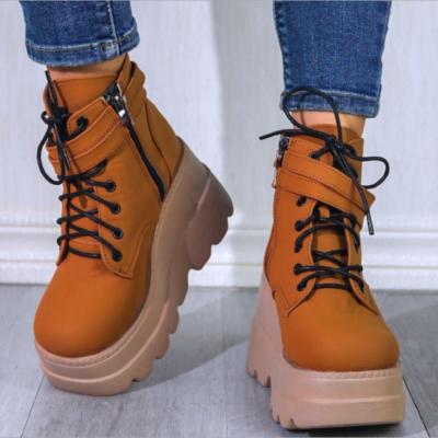 China New Autumn Anti-slippery Winter Fashion Women's Platform Rejects Women Plus Size Belt Buckle Martin Boots Botas Con Plataforma for sale