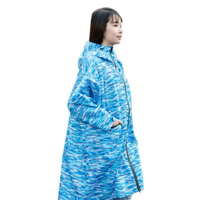 China Camuflaje para mujer ligero del grueso de Multipattern 0.1m m del impermeable de la PU en venta