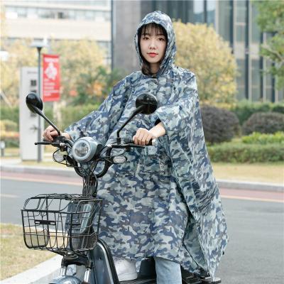 China Impermeable del poliéster de BSCI, resistente de agua del poncho de la lluvia del camuflaje del 100*130cm en venta