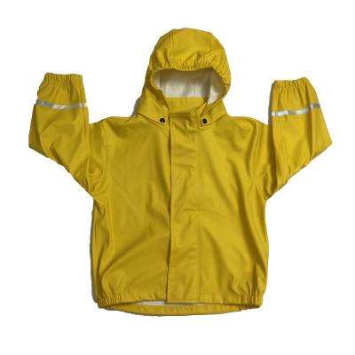 China Grueso impermeable ligero de la capa 0.32m m de los muchachos de la tela de la PU con la cremallera de nylon en venta