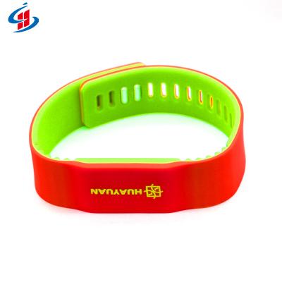 China Factory Adjustable Passive Silicone RFID Wristband/Wristband Waterproof/Waterproof RFID Tag RFID Waterproof Smart Band for sale