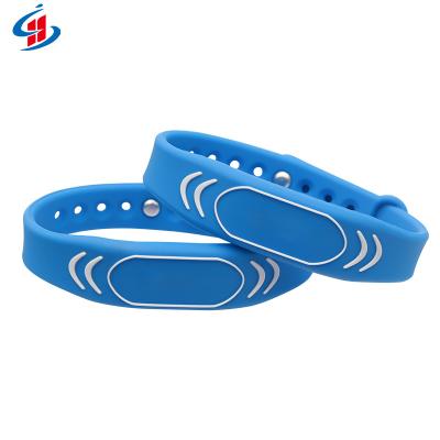 China Waterproof/Waterproof Adjustable 13.56mhz RFID Silicone Wristband Proximity NFC Tag Wristband Armband For Gym Fitness Center for sale