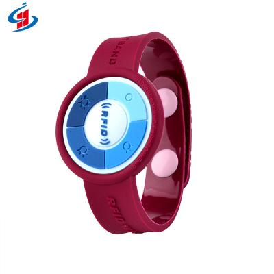 China Custom Waterproof/Waterproof Wristband TK4100 Chip PVC Wristband Waterproof Smart Wristband For Gym Pool Concert Event for sale