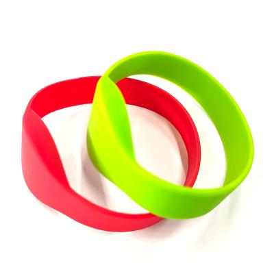 China Waterproof/Waterproof Silicone RFID Wrist Band Sweatproof NFC Wristband NFC Wristband Hot Spring Hotel Indoor Sports Club Eco-Friendly Access Control Tag for sale