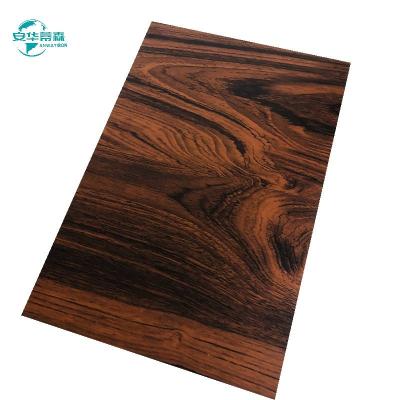 China Revestimiento ignífugo de madera de grano 6 mm Panel compuesto de aluminio 2440 mm de longitud en venta