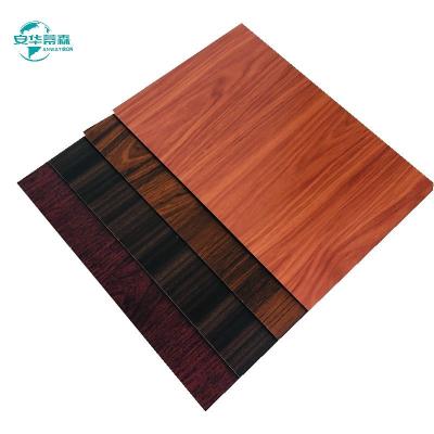 China 1220 mm Folha de painel composto de alumínio de grãos de madeira Excelente resistência ao tempo 4 mm à venda