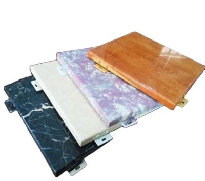 China Tamaño convencional Dentro de 1300 * 4000mm Veneer de aluminio para interiores y exteriores en paredes exteriores o techos superiores en venta
