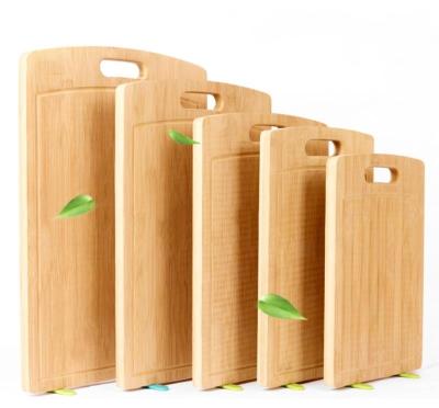 China Viable natural bamboo cutting board with chopper from Juice Grooves Wood for sale