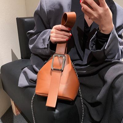 China Hot Sale Fashionable Women Clutch Bag With Lock Solid Color Bucket Bag Style Retro Sling Body Cross Shoulder Bag for sale