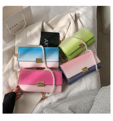 China 2021 fashion Yiwu supplier style new factory direct sale gradient phone bags high quality luxury pearl handbags for ladies for sale