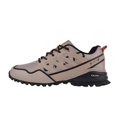 China Qiloo Custom Made Outdoor Fashion Fashion Trend Logo Wholesale Men's Walking Shoe Black High Quality Sports Shoes for sale