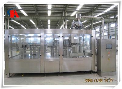 China High Efficiency Automatic Liquid Filling Machine 2L Filling Range 6000 BPH for sale